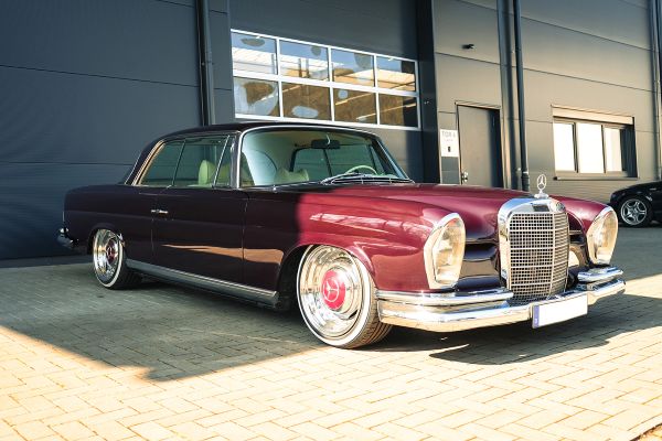 Mercedes 280 SE (W111)